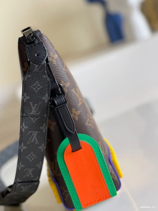 WIS LOUIS CRUISER VUITTON MESSENGER 0101